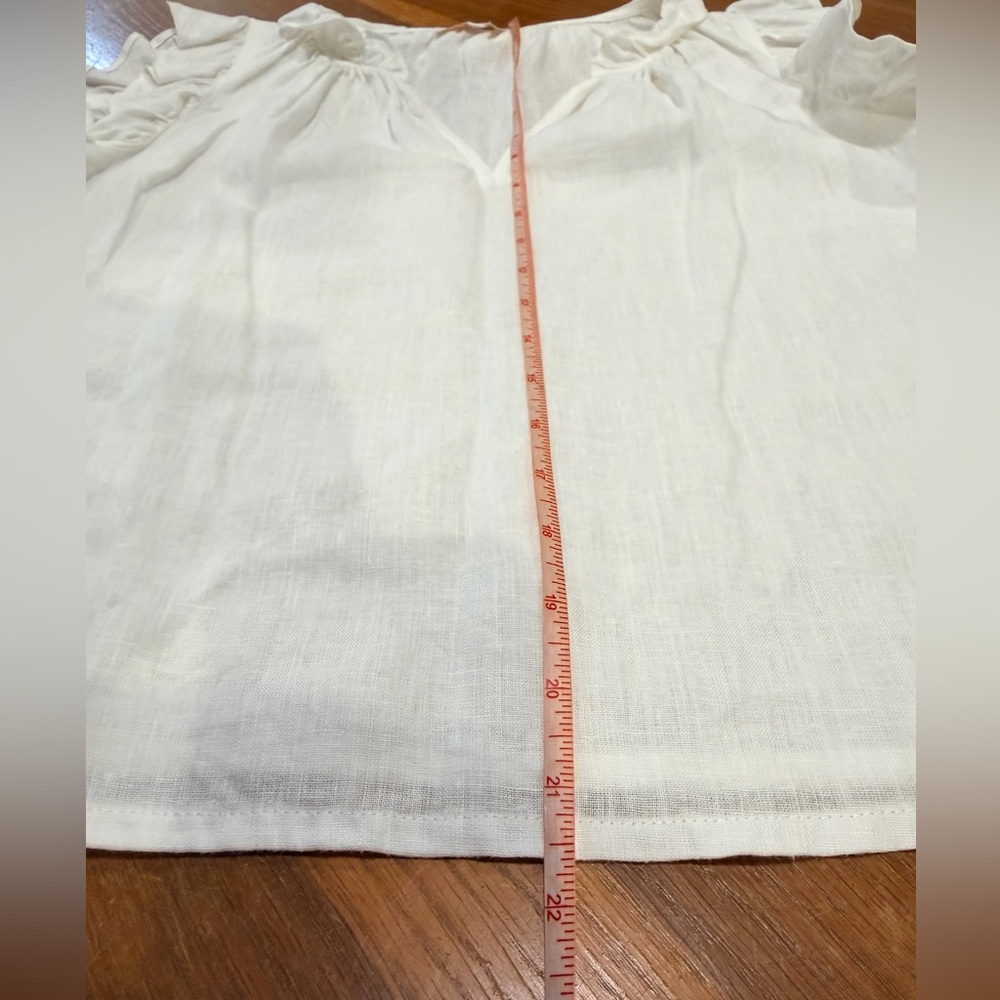 Olivaceous Cream Ruffle linen Blouse cap ruffle sleeve v neck coastal - Picture 8 of 9